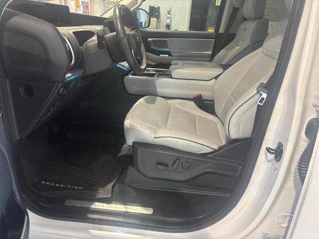 Certified 2025 Ford Expedition Platinum w/ Platinum Ultimate Package AWD/4WD image 11