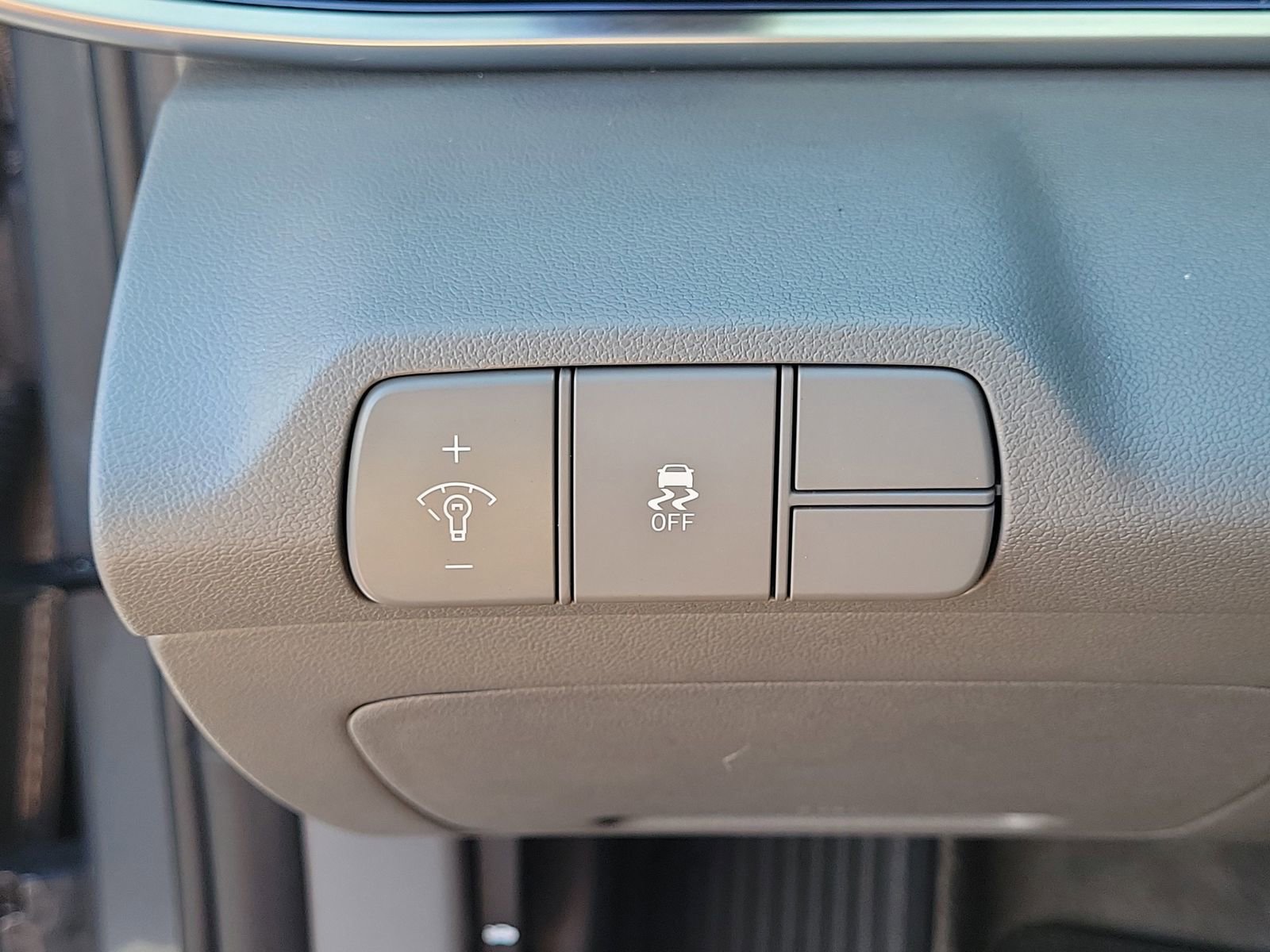 Used 2025 Hyundai Elantra SEL FWD image 28