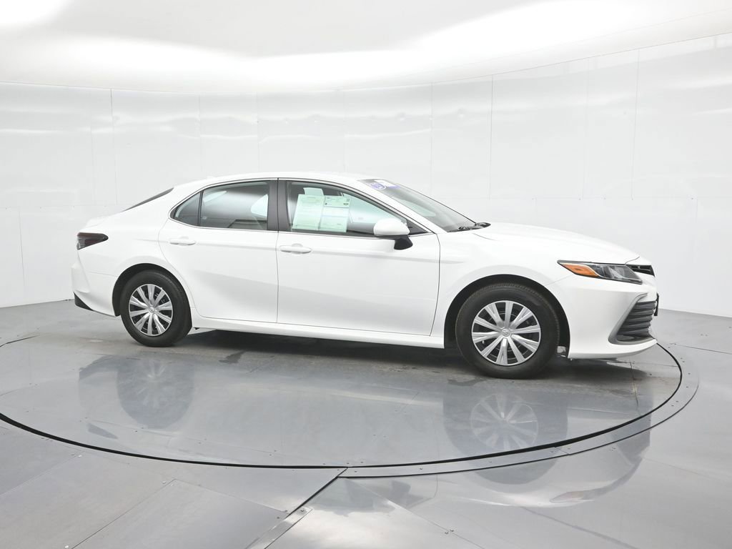 Used 2023 Toyota Camry LE image 3