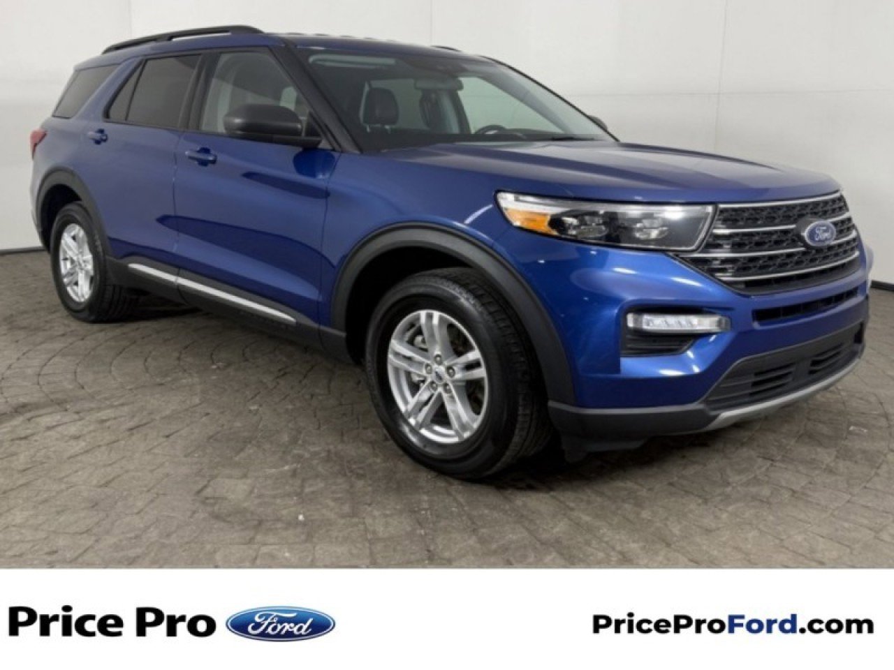 Certified 2022 Ford Explorer XLT w/ Equipment Group 202A AWD/4WD image 1