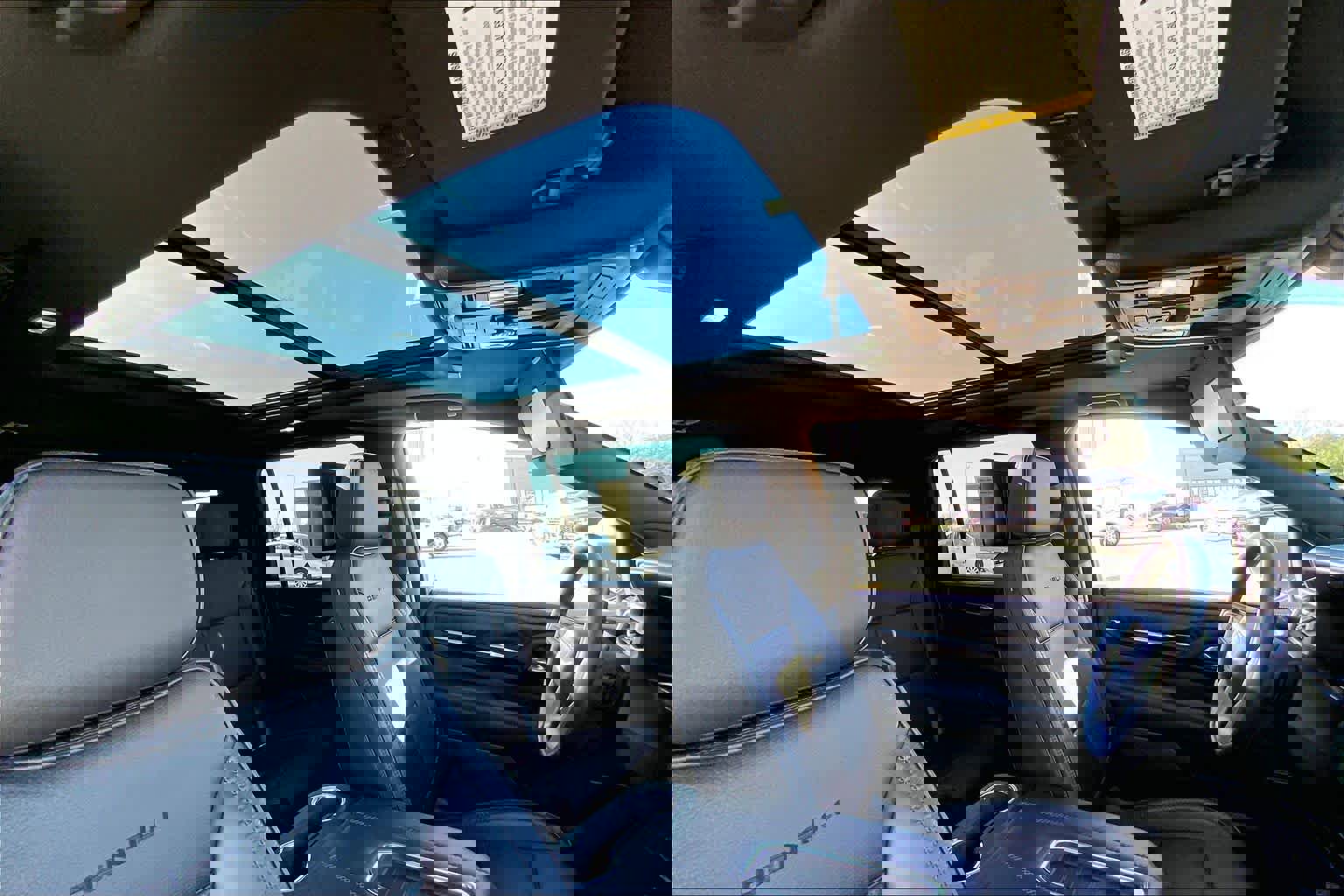 Used 2022 GMC Yukon XL Denali w/ Denali Premium Package image 18