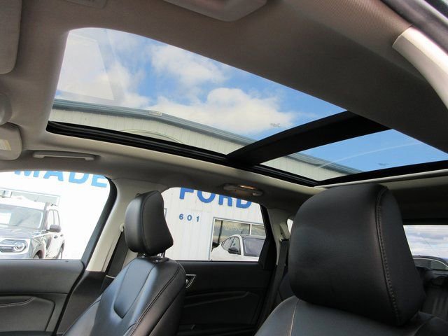 Certified 2022 Ford Edge Titanium w/ Class II Trailer Tow Package image 9