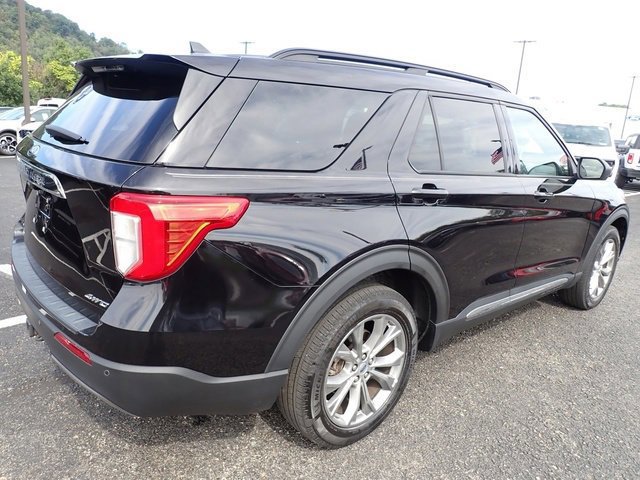 Certified 2022 Ford Explorer XLT w/ Equipment Group 202A image 4