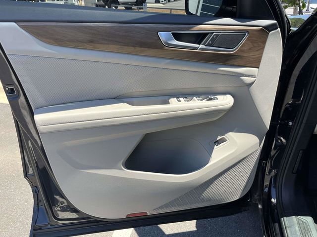 Used 2024 Volkswagen Atlas SE w/ Black Wheel Package FWD image 19