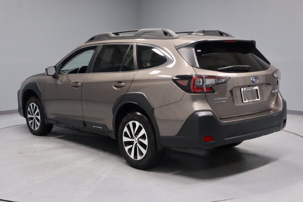 Used 2023 Subaru Outback Premium AWD/4WD image 10