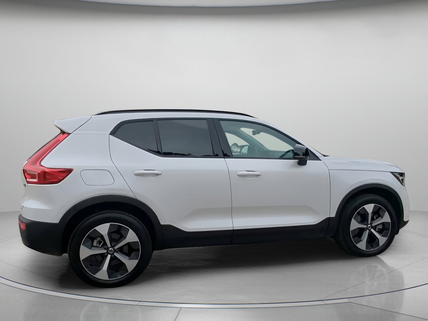 Used 2026 Volvo XC40 B5 Plus AWD/4WD image 31
