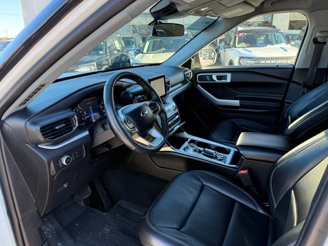 Certified 2022 Ford Explorer XLT w/ Equipment Group 202A image 3