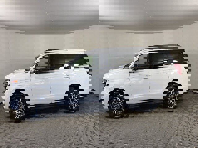 Certified 2025 Ford Expedition Active image 2