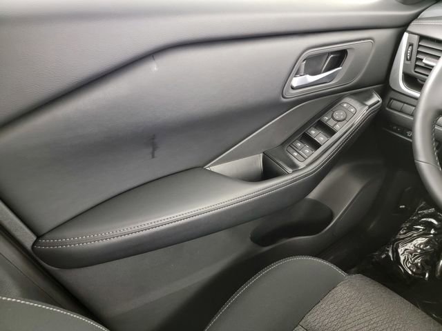 Used 2026 Nissan Rogue SV FWD image 31