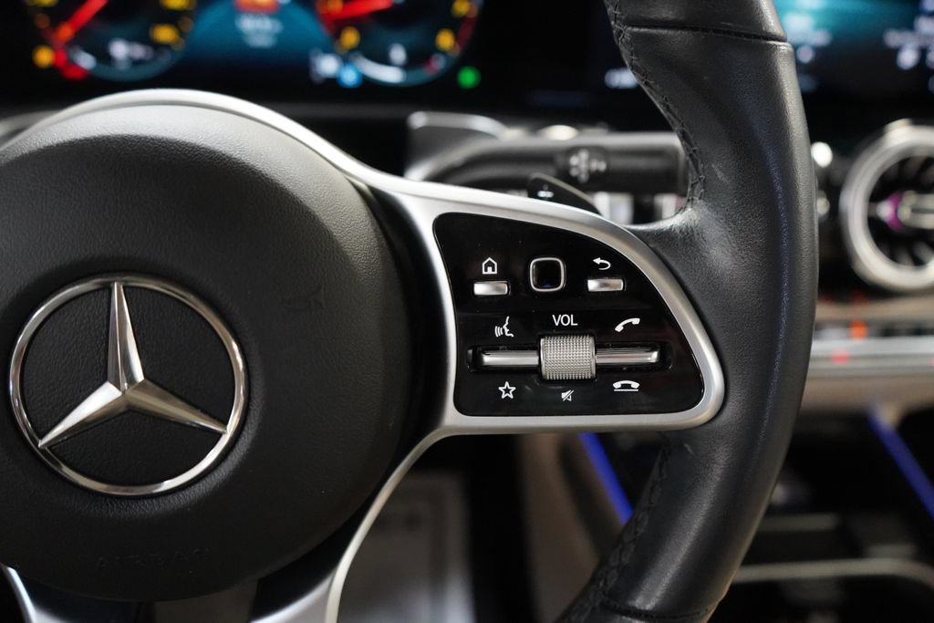 Used 2023 Mercedes-Benz GLB 250 4MATIC image 33
