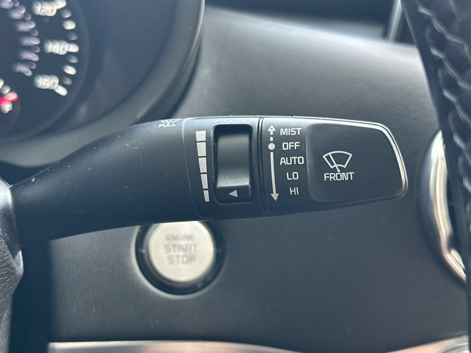 Used 2018 Kia Stinger Premium RWD image 27