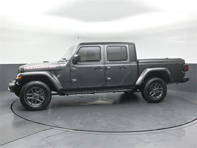 Used 2024 Jeep Gladiator Sport image 4