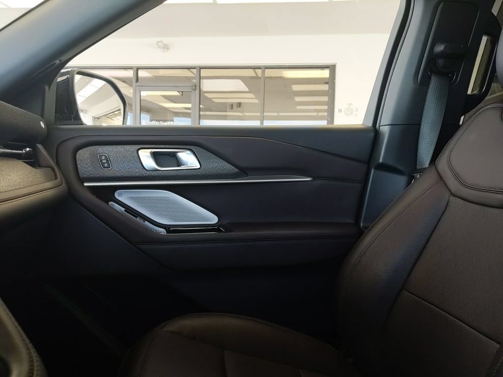 Certified 2025 Ford Explorer Platinum AWD/4WD image 26