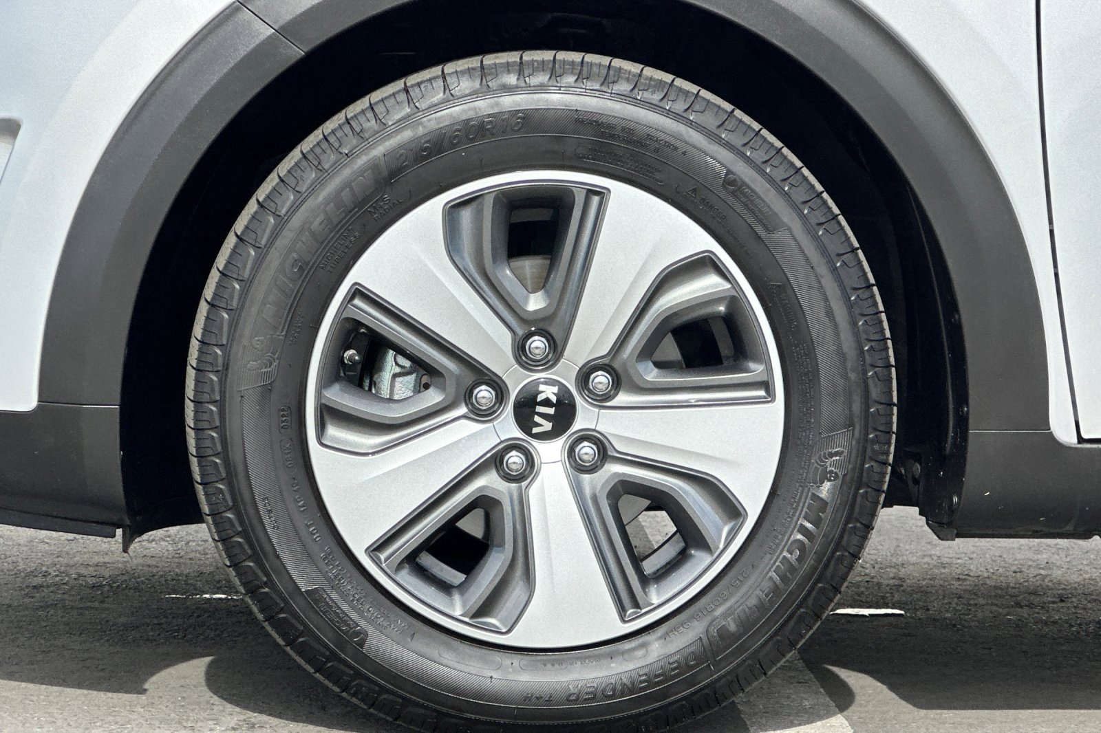 Used 2018 Kia Niro LX image 25