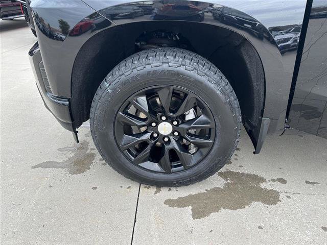 Used 2021 Chevrolet Silverado 1500 Custom w/ LPO, Dark Essentials Package AWD/4WD image 10
