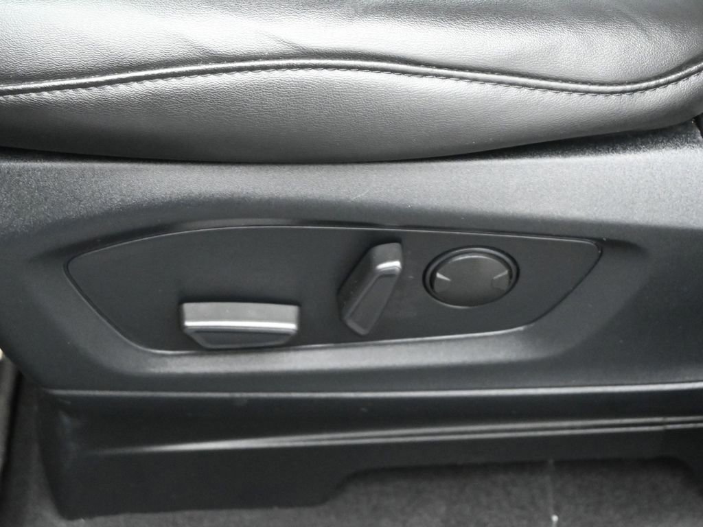 Certified 2022 Ford Explorer XLT w/ Equipment Group 202A image 39