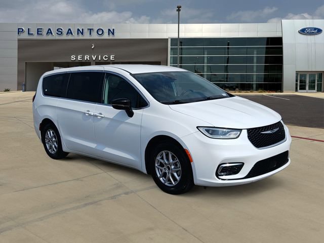Used 2024 Chrysler Pacifica Touring-L FWD image 7