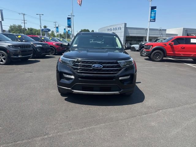 Certified 2021 Ford Explorer XLT w/ Equipment Group 202A AWD/4WD image 2