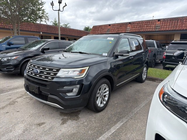 Certified 2017 Ford Explorer XLT image 1