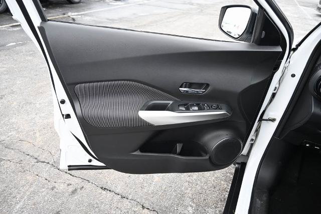 Used 2018 Nissan Kicks SV image 18