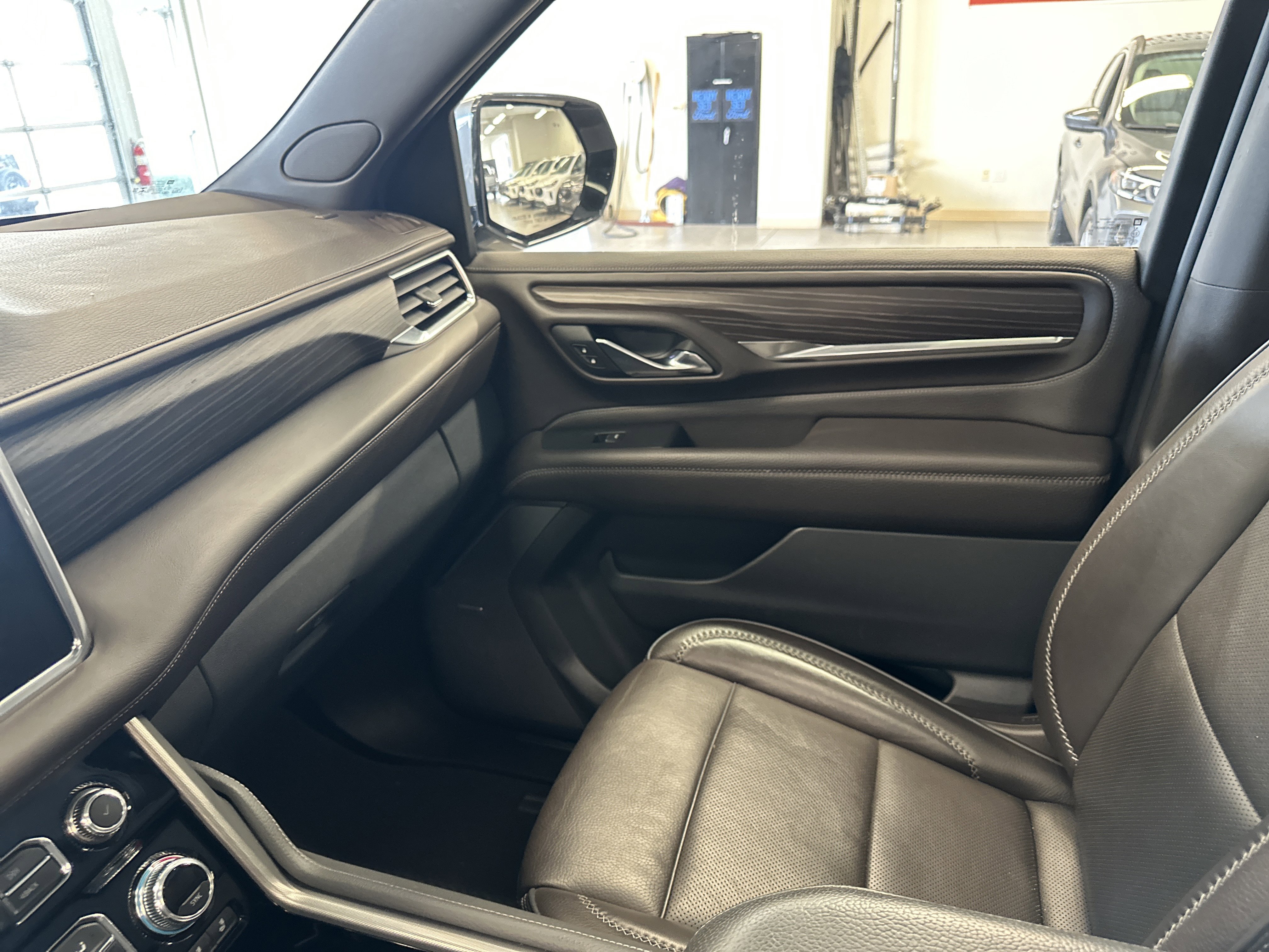 Used 2021 GMC Yukon Denali w/ Denali Premium Package image 29