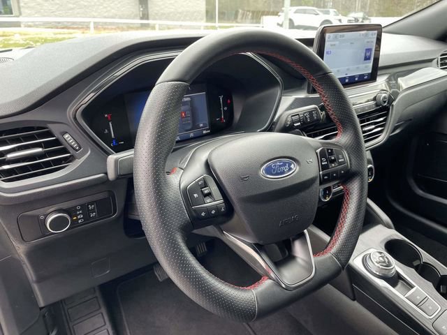 Certified 2025 Ford Escape ST-Line image 17