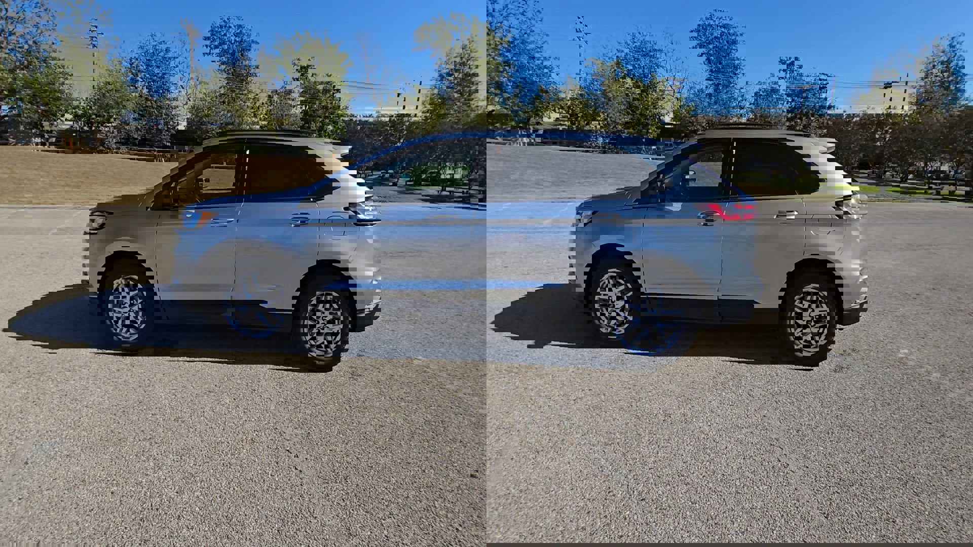 Certified 2022 Ford Edge SE image 6