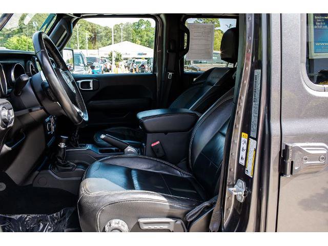 Used 2018 Jeep Wrangler Unlimited Sahara w/ Dual Top Group AWD/4WD image 17