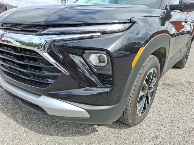 Used 2025 Chevrolet TrailBlazer LT w/ Convenience Package FWD image 9