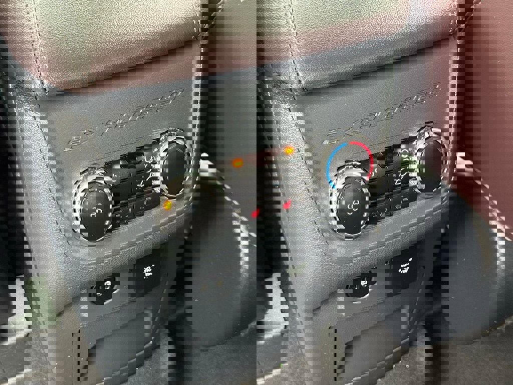 Certified 2025 Ford Explorer Platinum image 12