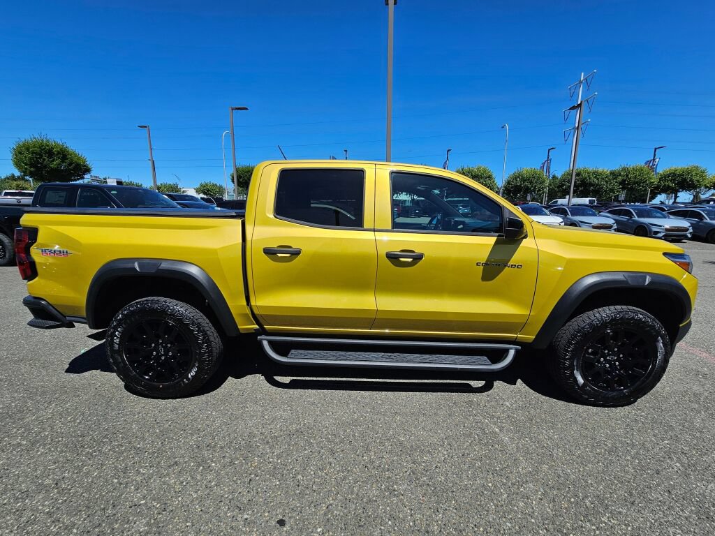 Used 2023 Chevrolet Colorado Trail Boss w/ Technology Package AWD/4WD image 7