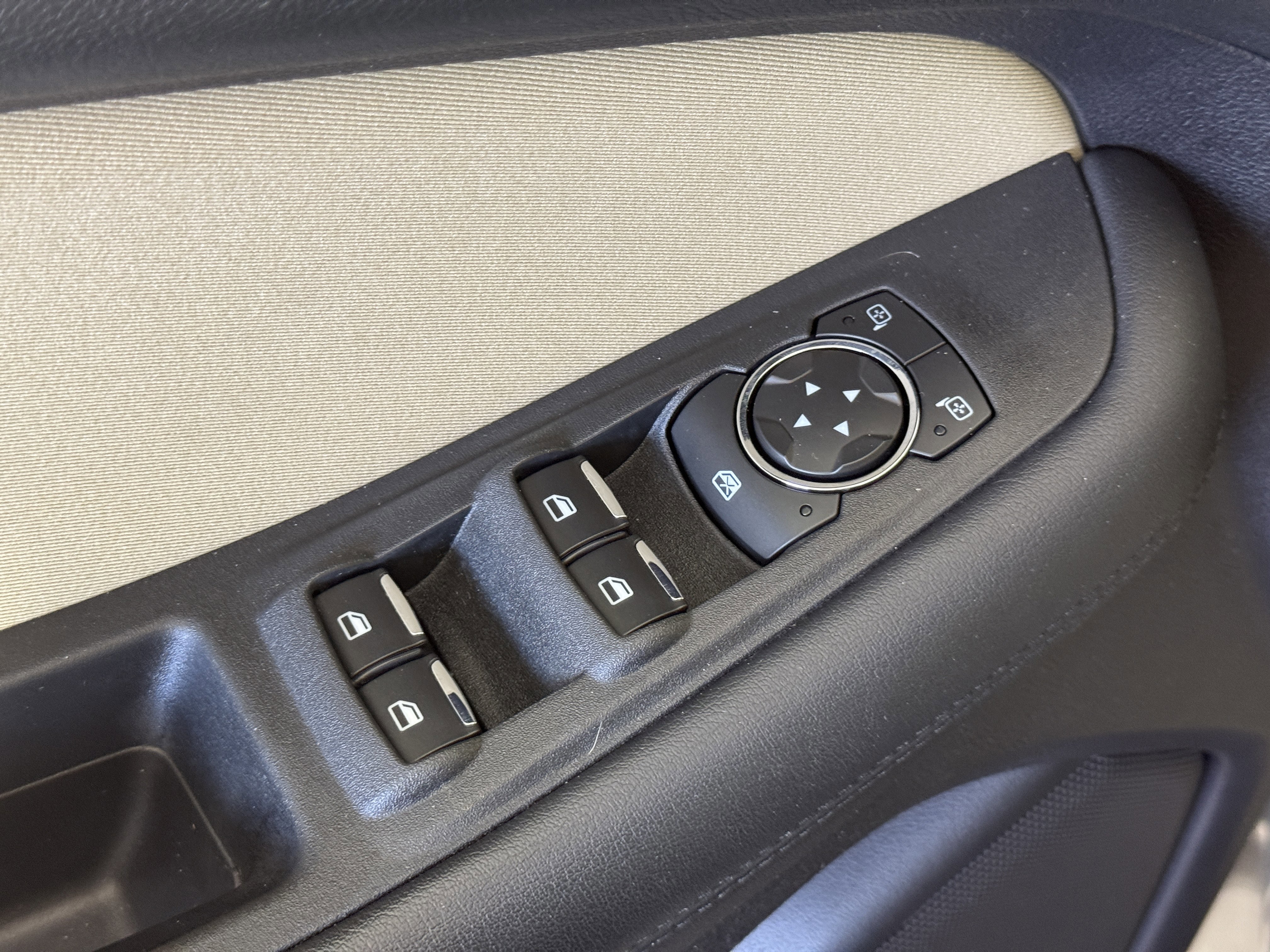 Certified 2018 Ford Edge SE image 15