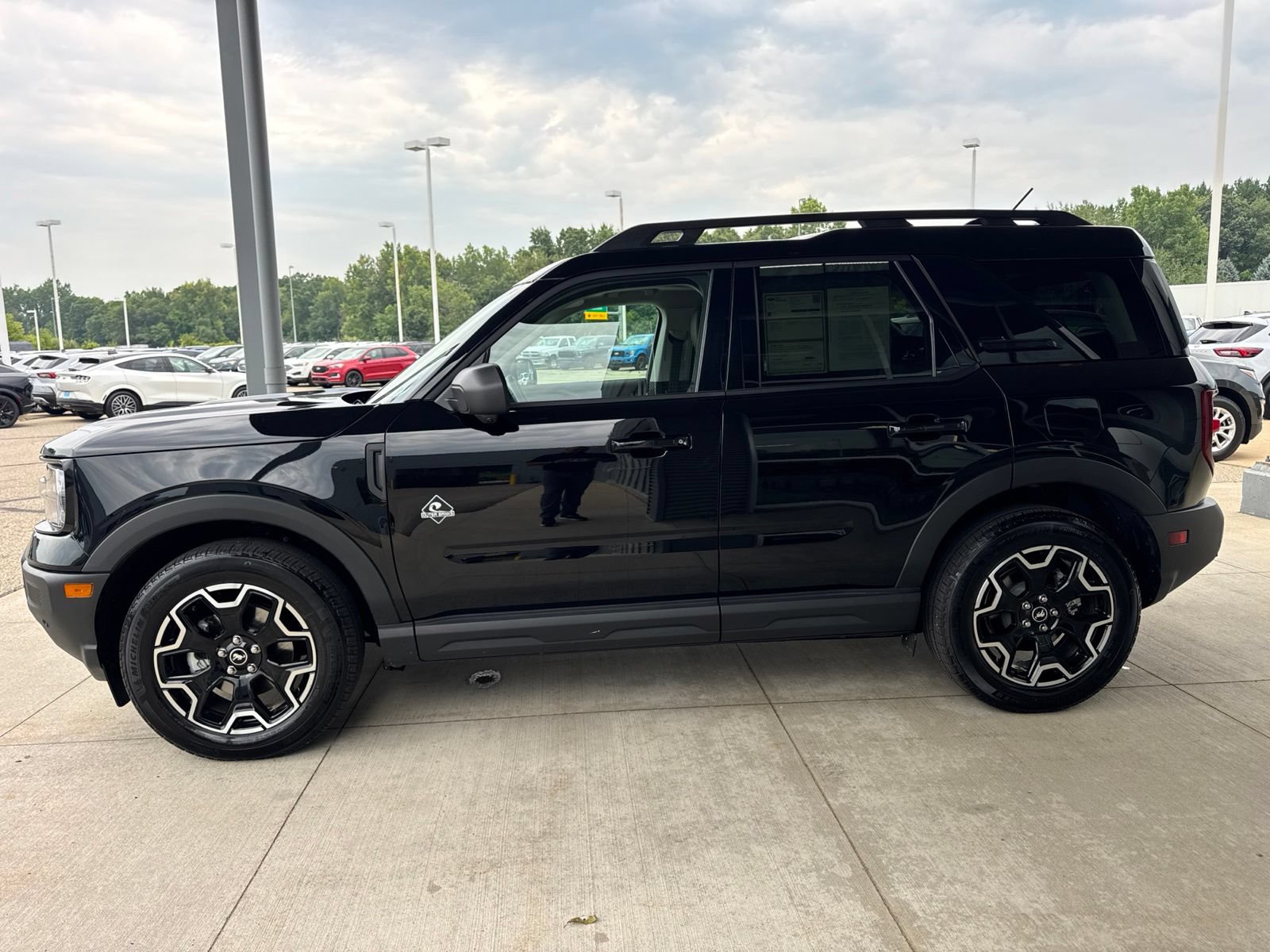 Certified 2025 Ford Bronco Sport Outer Banks w/ Outer Banks Tech Package+ AWD/4WD image 4