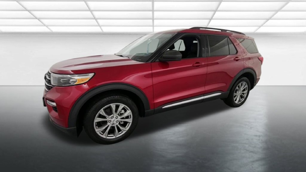 Certified 2022 Ford Explorer XLT w/ Equipment Group 202A AWD/4WD image 4