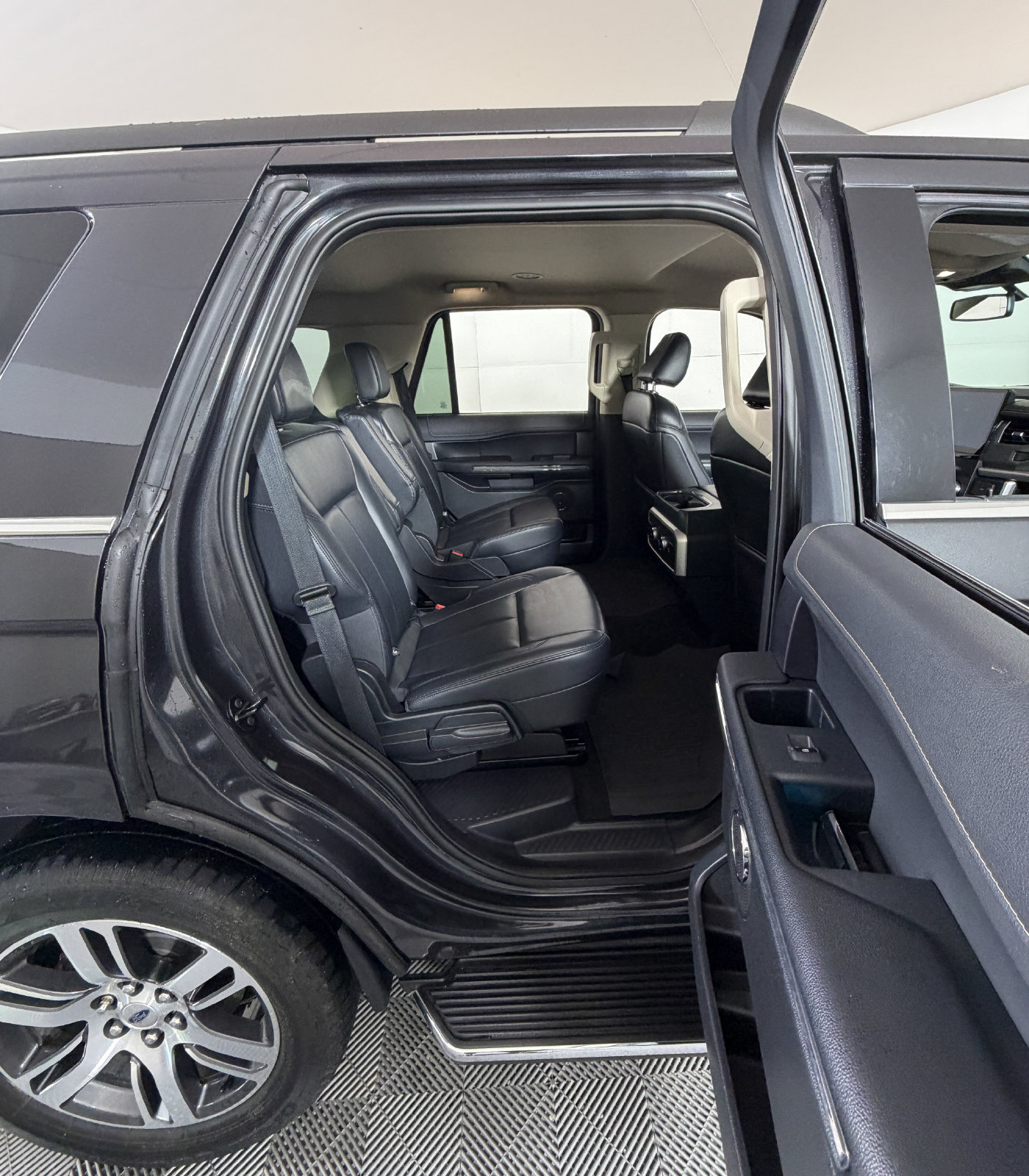 Certified 2023 Ford Expedition XLT RWD image 6