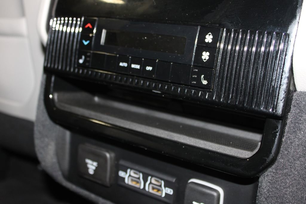 Used 2024 Jeep Wagoneer Series II image 35