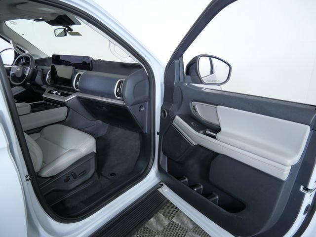 Certified 2025 Ford Expedition Active AWD/4WD image 11