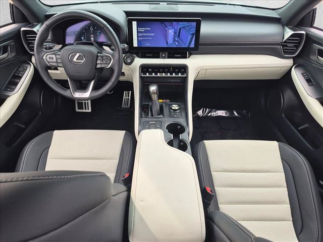 Used 2026 Lexus IS 350 F Sport w/ Technology Package RWD image 15