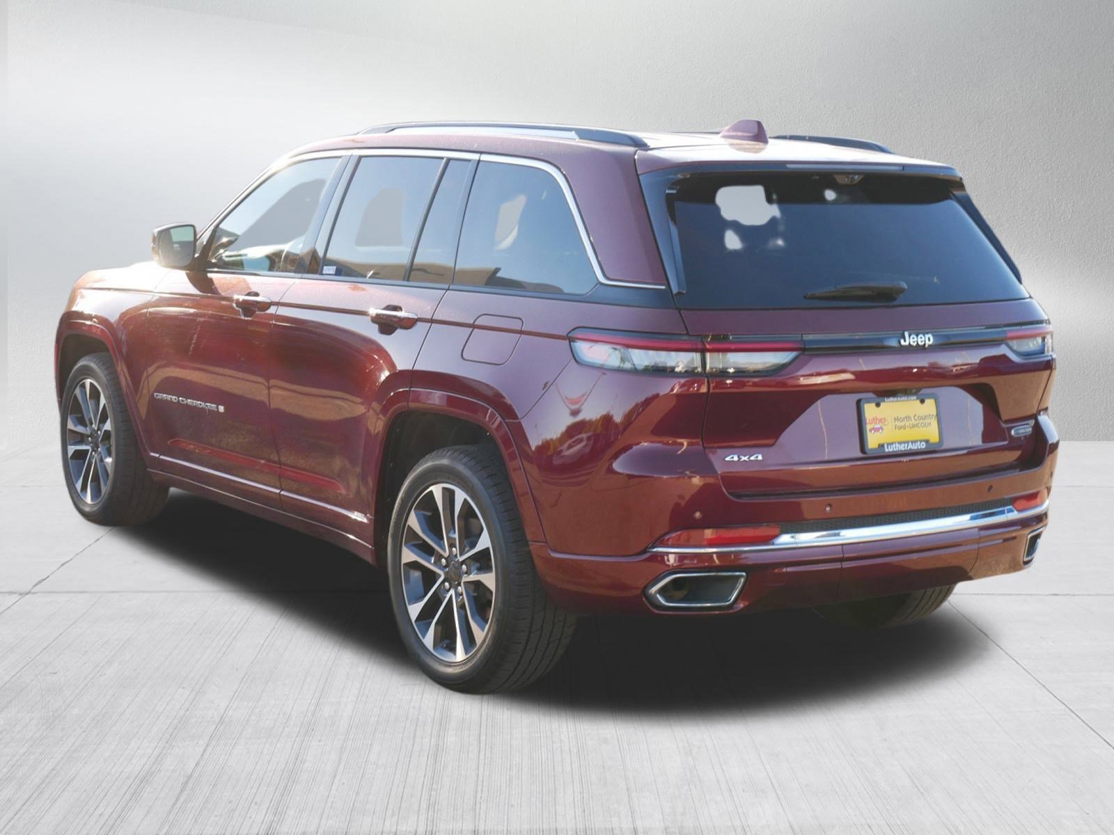 Used 2022 Jeep Grand Cherokee Overland w/ Luxury Tech Group IV image 3