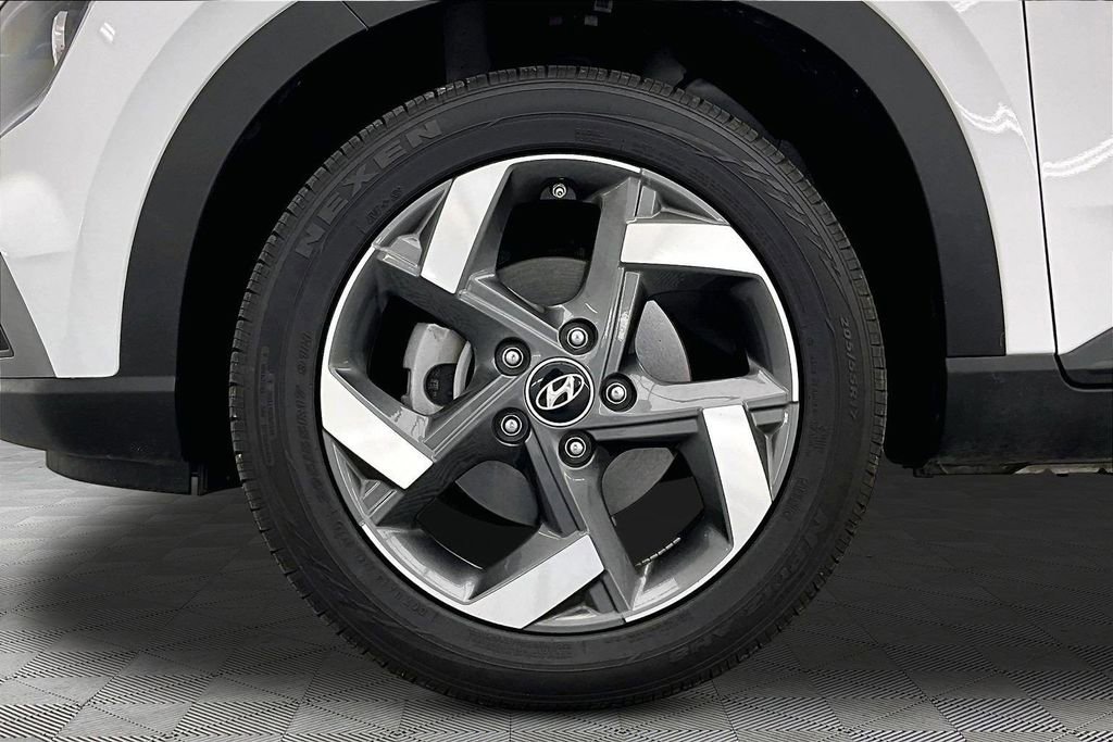Used 2024 Hyundai Venue Limited FWD image 9