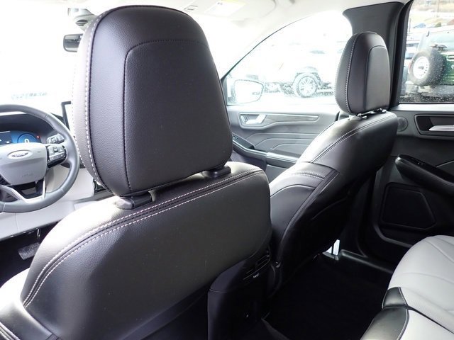 Certified 2025 Ford Escape Platinum w/ Premium Technology Package image 16