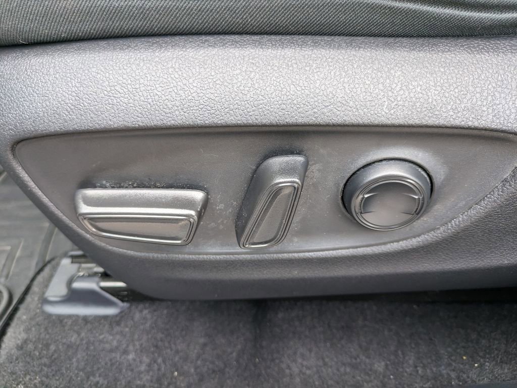 Used 2023 Toyota RAV4 XLE FWD image 21