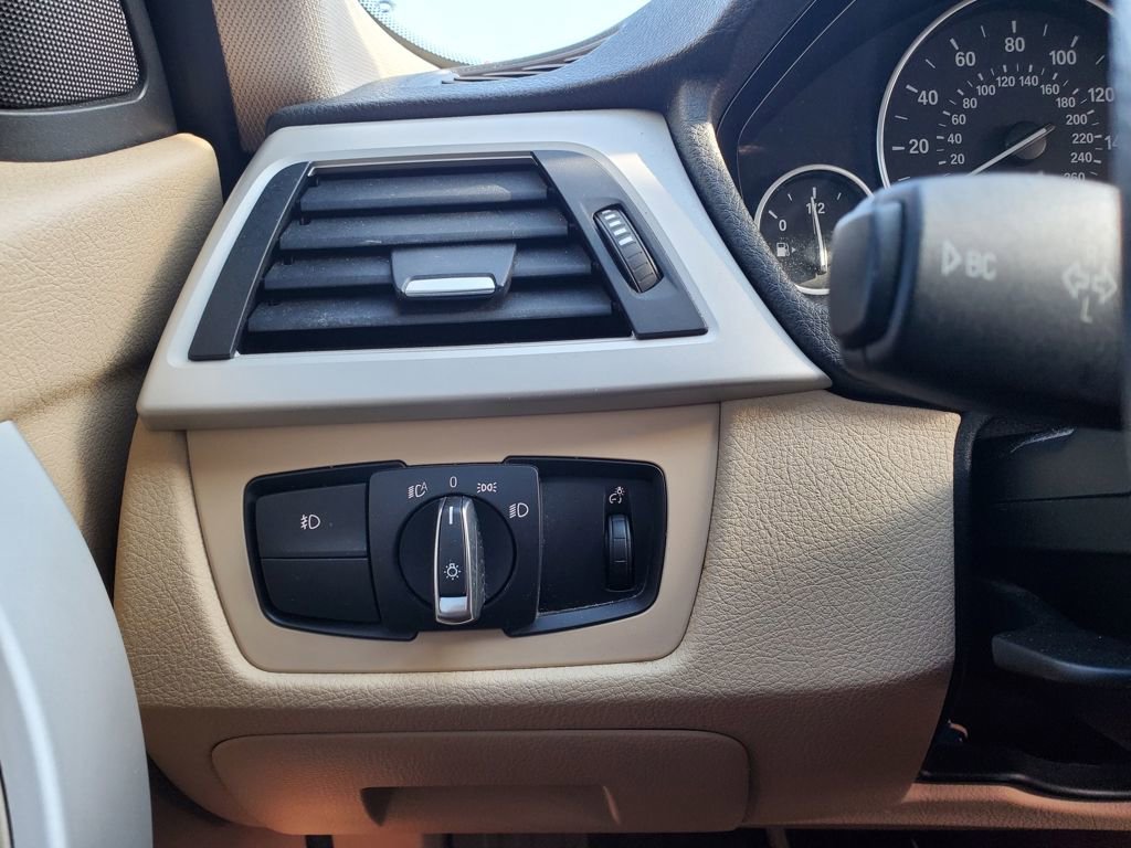 Used 2016 BMW 320i Sedan image 15