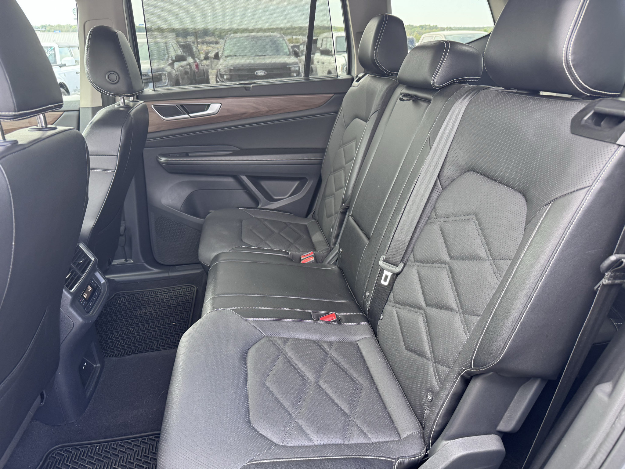 Used 2024 Volkswagen Atlas SE AWD/4WD image 22