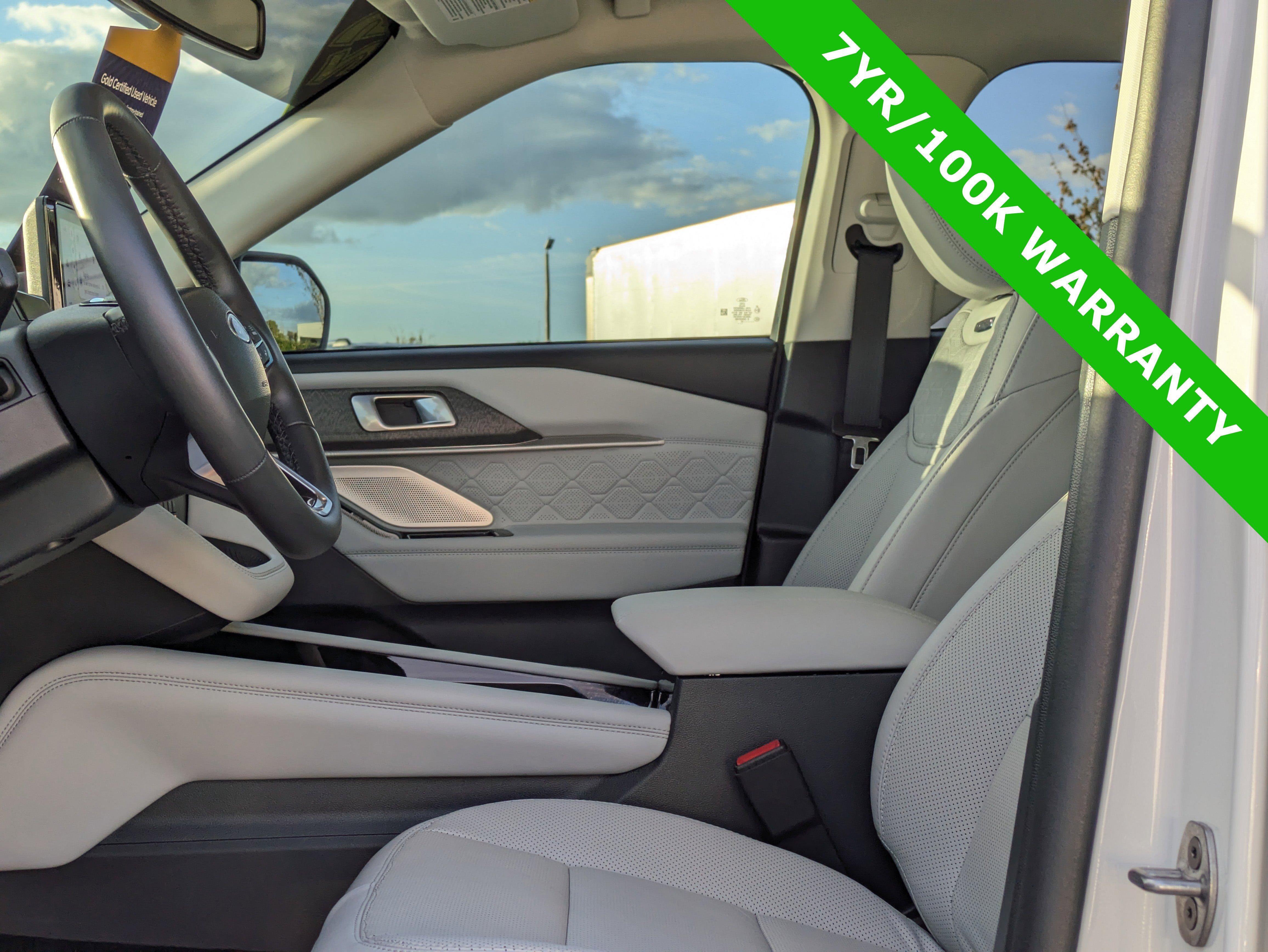 Certified 2025 Ford Explorer Platinum w/ Ultimate Package image 22