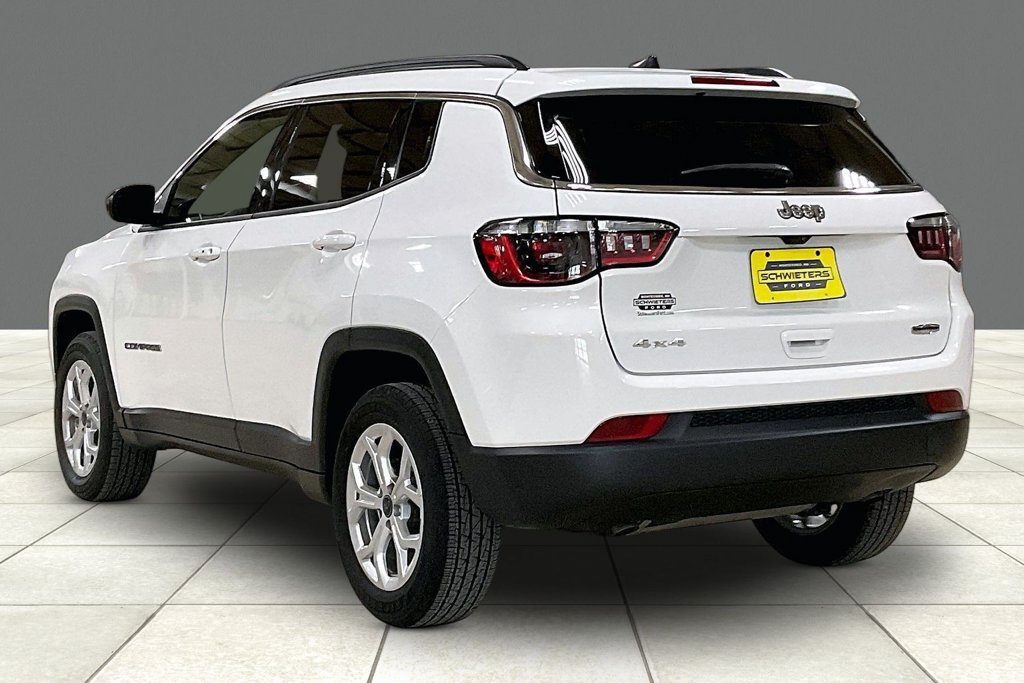 Used 2025 Jeep Compass Latitude AWD/4WD image 11