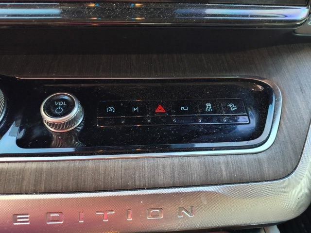 Certified 2025 Ford Expedition Platinum w/ Platinum Ultimate Package AWD/4WD image 26