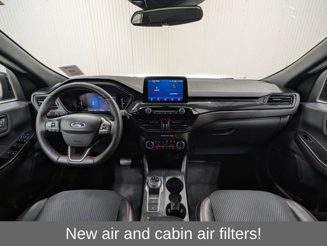Certified 2025 Ford Escape ST-Line Select AWD/4WD image 3