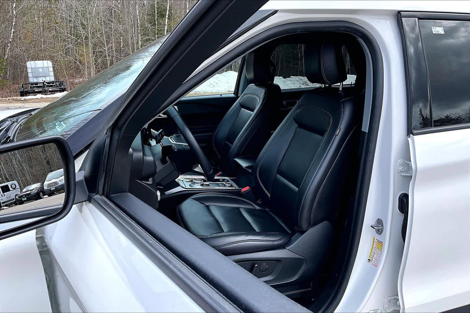 Certified 2022 Ford Explorer XLT w/ Equipment Group 202A AWD/4WD image 9