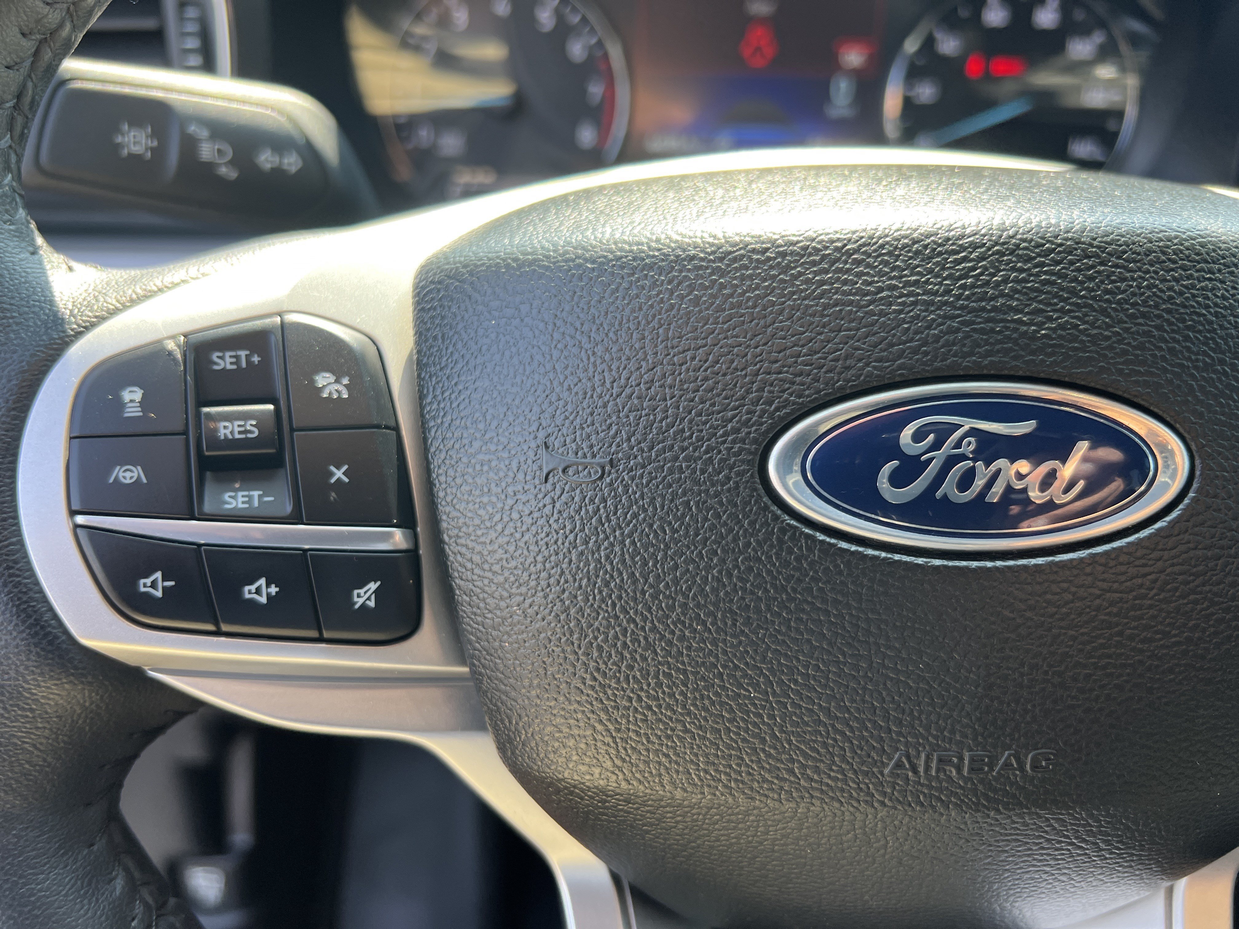 Certified 2023 Ford Explorer XLT w/ Equipment Group 202A AWD/4WD image 30